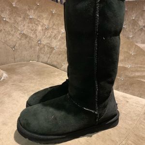 Ugg Black color inside and out. Size 7.